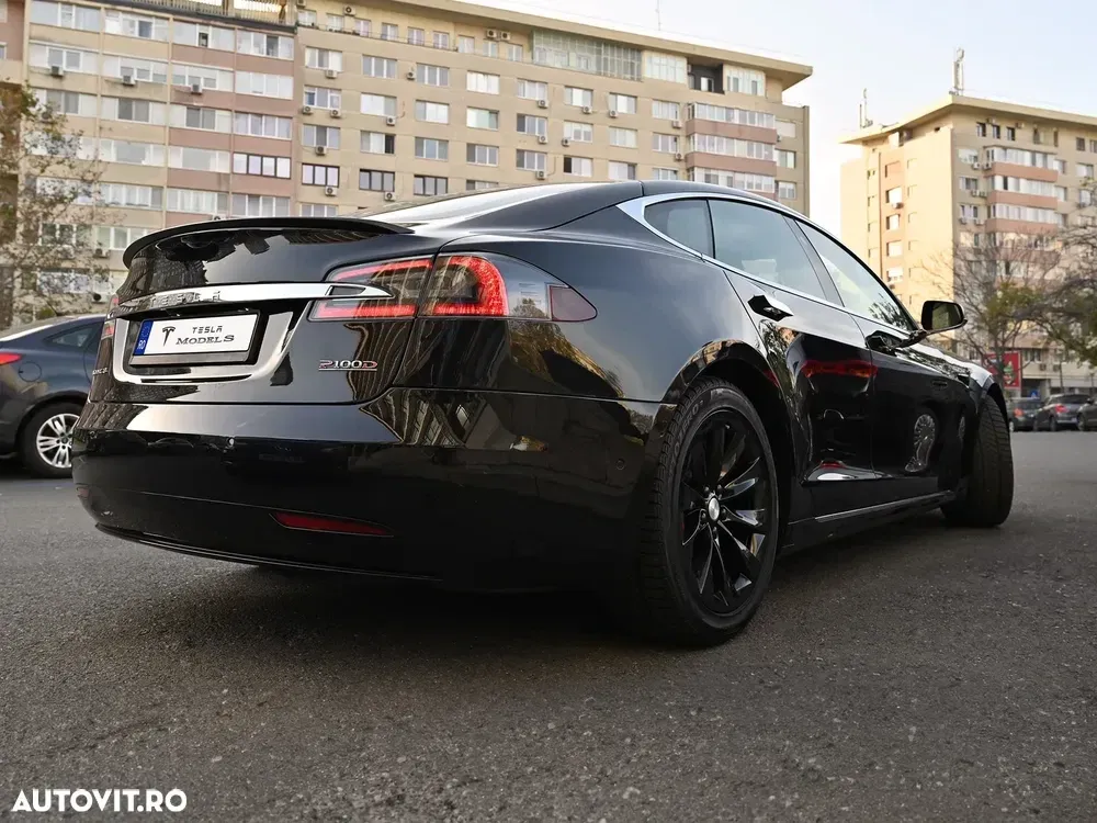 Tesla Model S — imagine 4