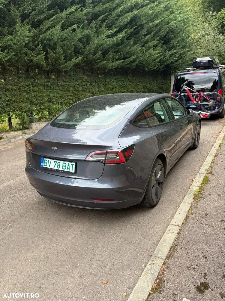 Tesla Model 3 — imagine 3