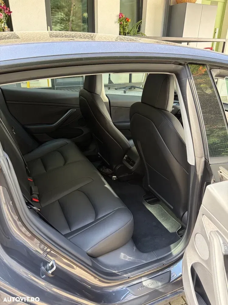Tesla Model 3 — imagine 6