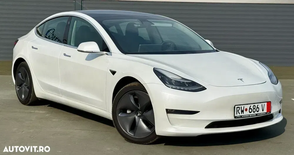 Tesla Model 3 Long Range — imagine 6