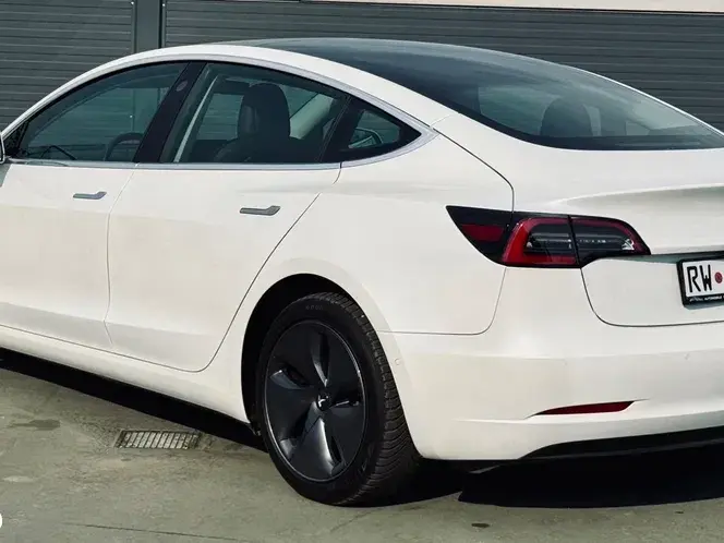 Tesla Model 3 Long Range