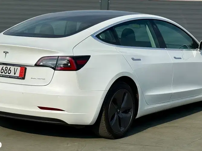 Tesla Model 3 Long Range