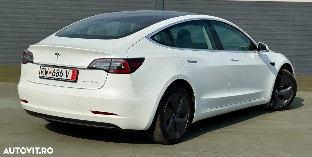 Tesla Model 3 Long Range — imagine 4