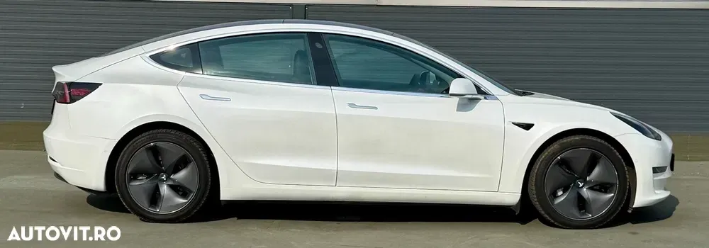 Tesla Model 3 Long Range — imagine 5