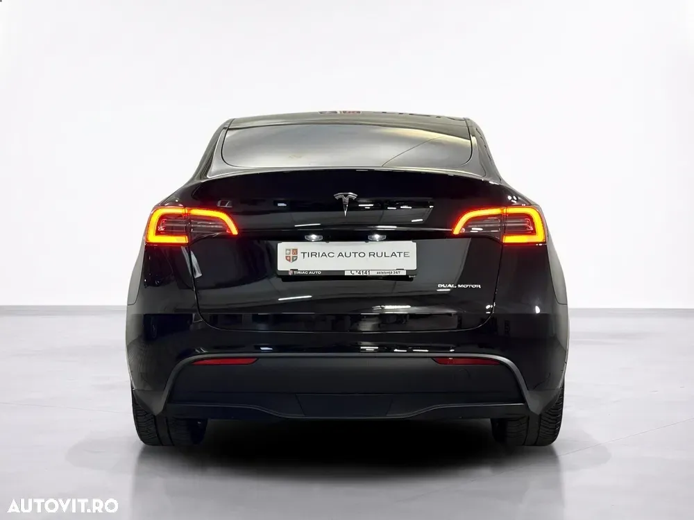 Tesla Model Y — imagine 4