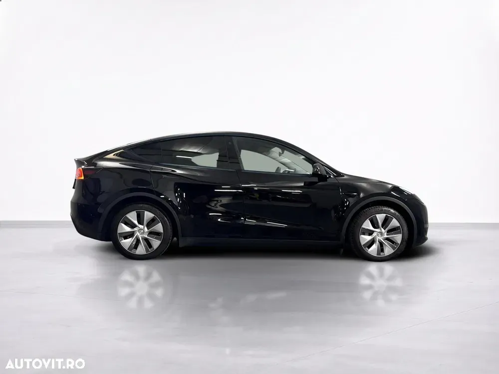 Tesla Model Y — imagine 6