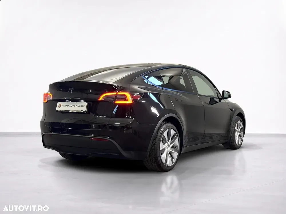 Tesla Model Y — imagine 5