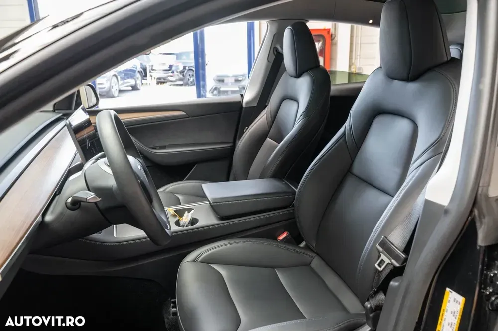 Tesla Model Y — imagine 6