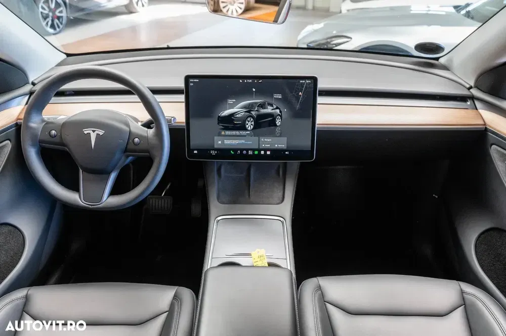 Tesla Model Y — imagine 5