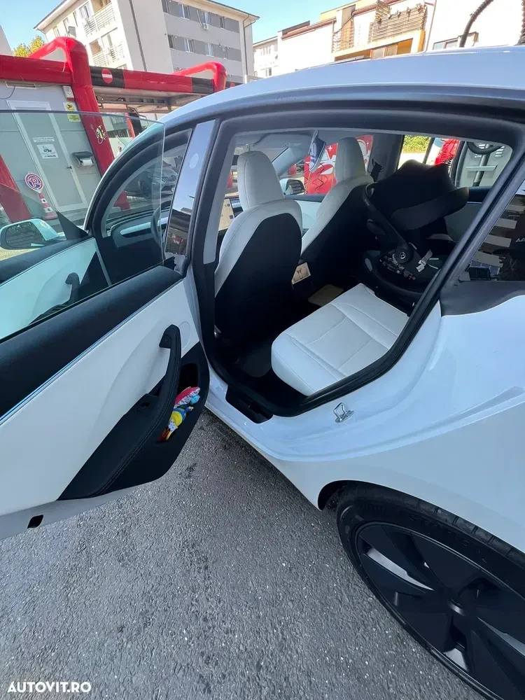 Tesla Model 3 — imagine 6
