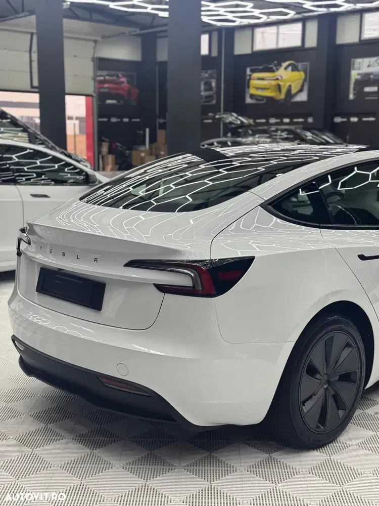 Tesla Model 3 — imagine 2