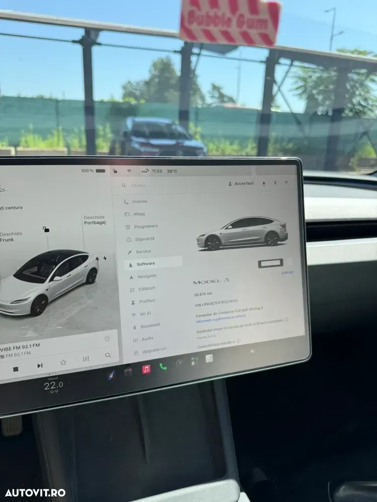 Tesla Model 3 — imagine 3