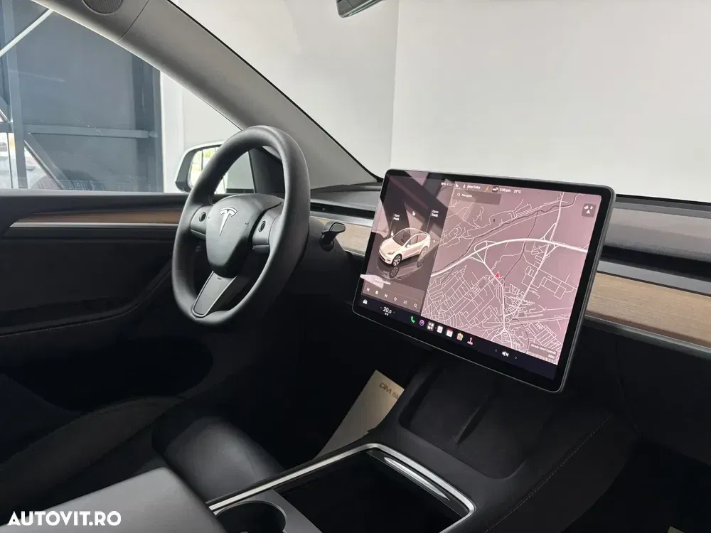 Tesla Model Y RWD — imagine 6