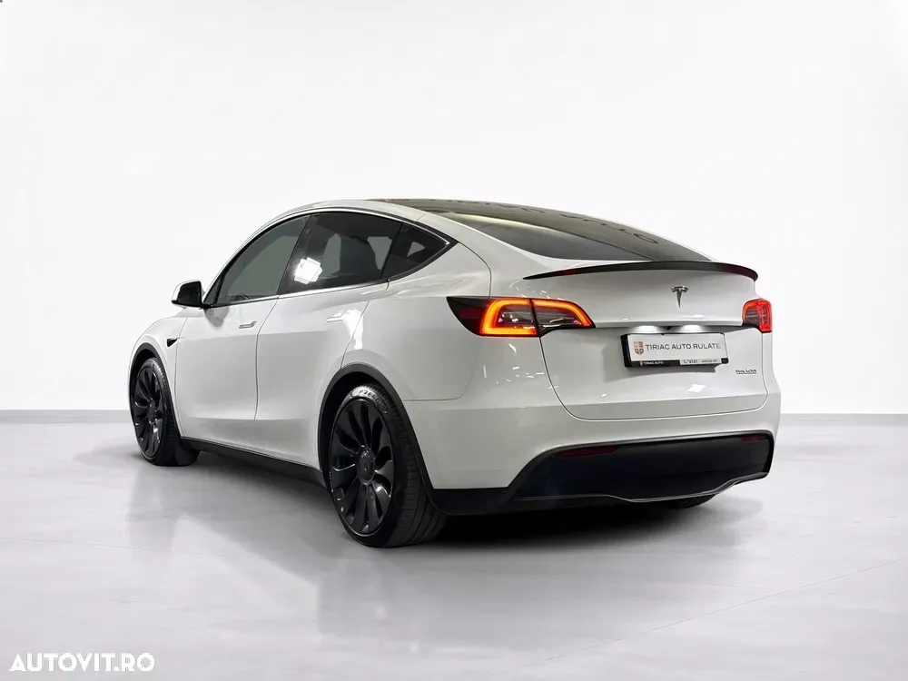 Tesla Model Y — imagine 3