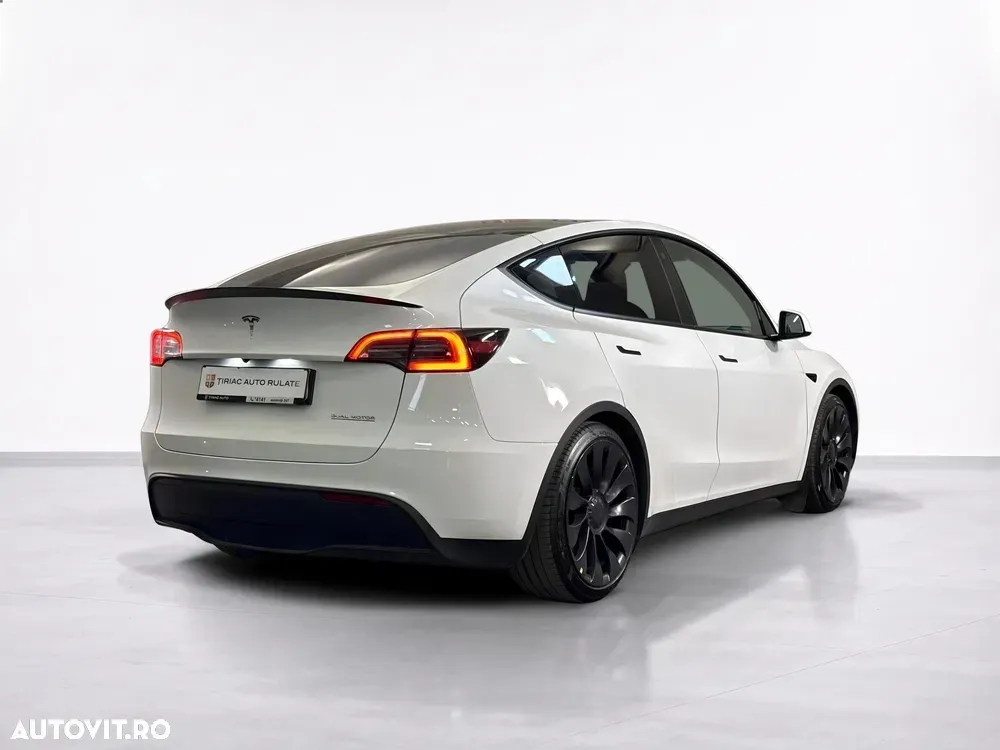 Tesla Model Y — imagine 5