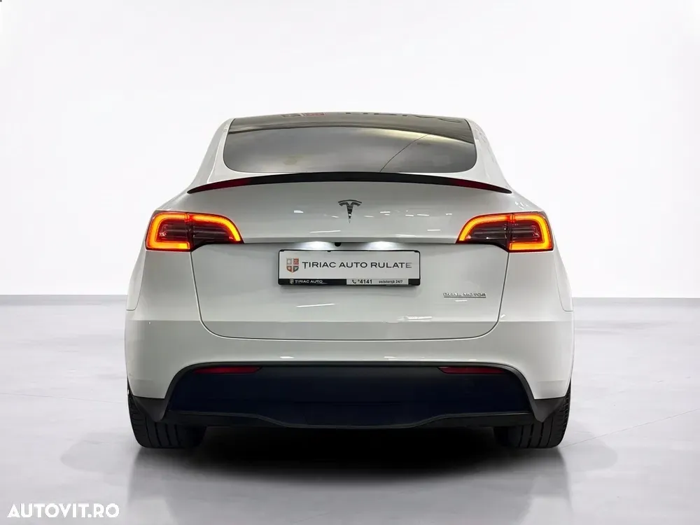 Tesla Model Y — imagine 4