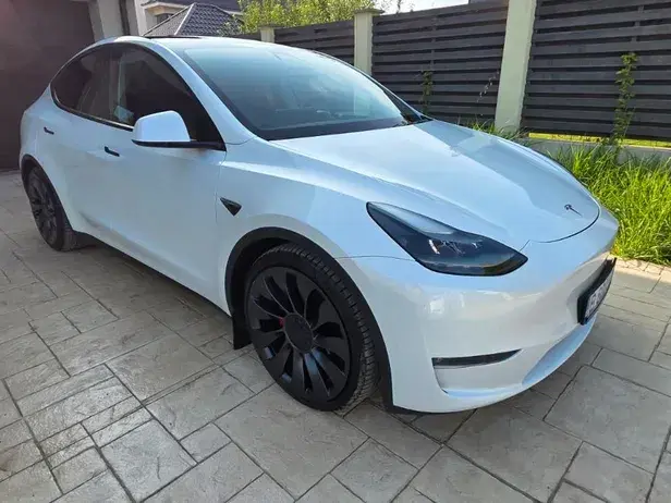 Tesla Model Y AWD Performance