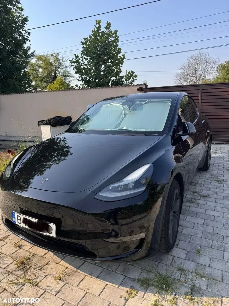 Tesla Model Y Long Range AWD Premium — imagine 2