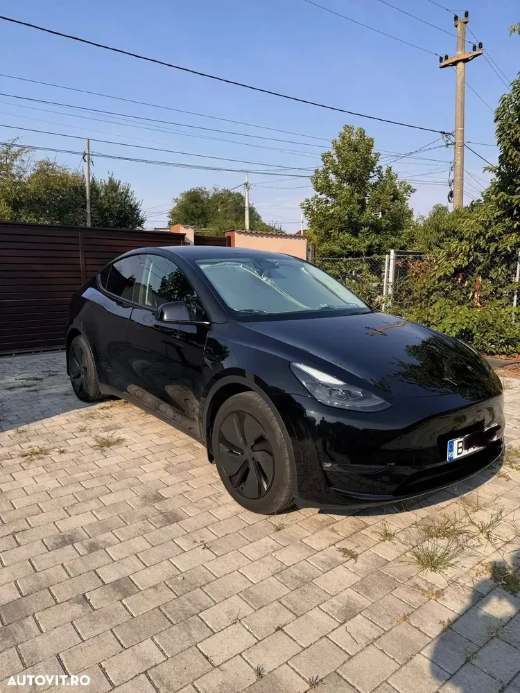 Tesla Model Y Long Range AWD Premium — imagine 3