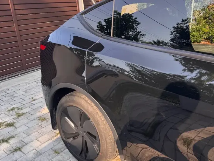 Tesla Model Y Long Range AWD Premium