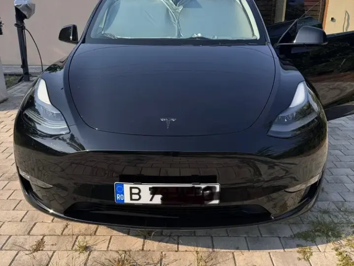 Tesla Model Y Long Range AWD Premium