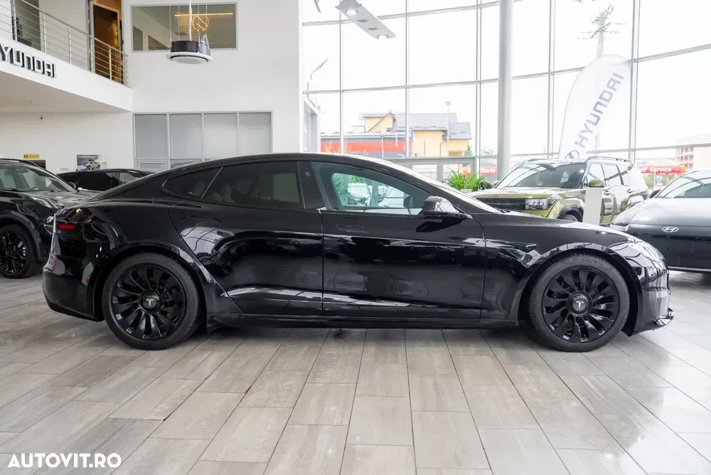 Tesla Model S — imagine 4