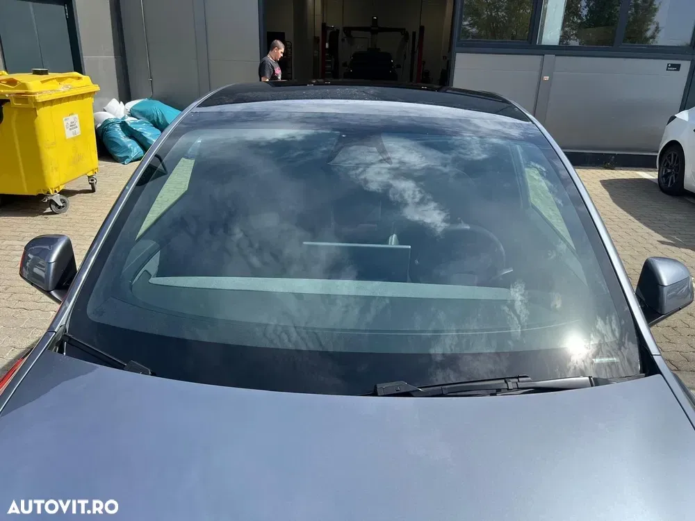 Tesla Model Y — imagine 6