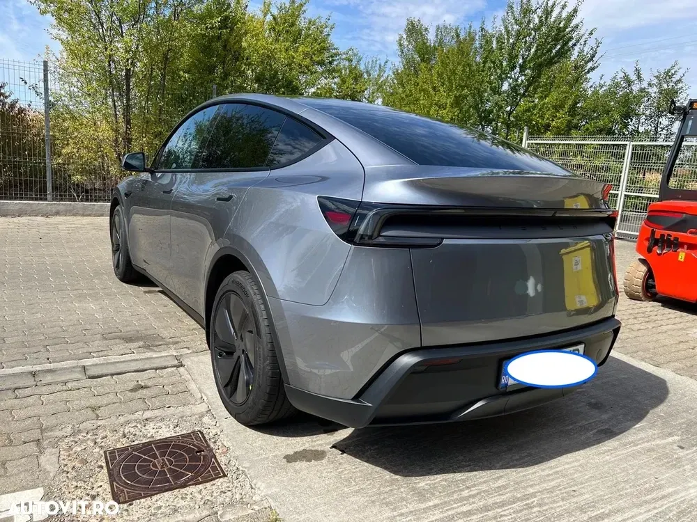 Tesla Model Y — imagine 2