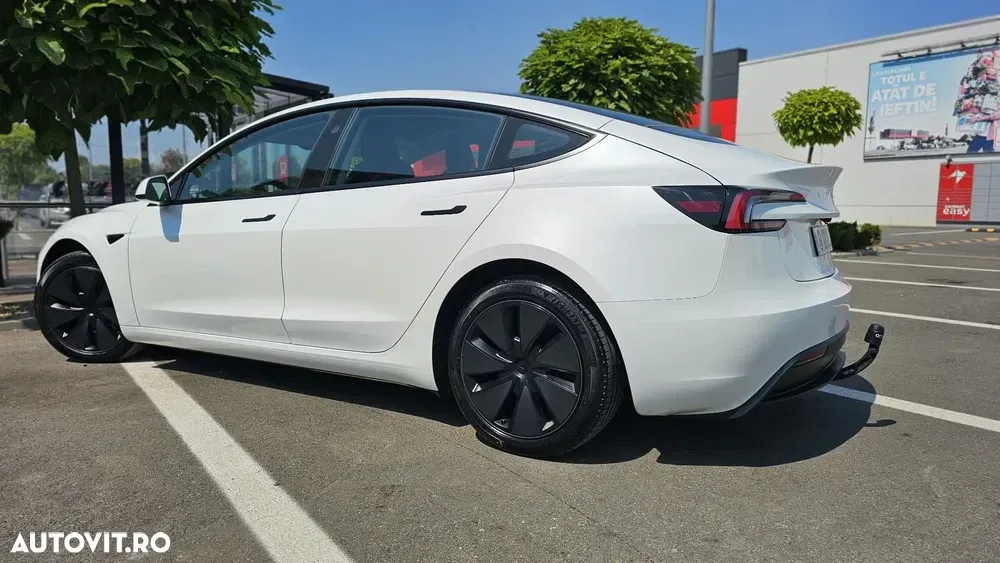 Tesla Model 3 — imagine 3
