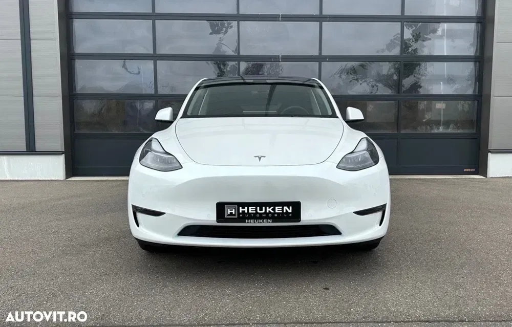 Tesla Model Y — imagine 3