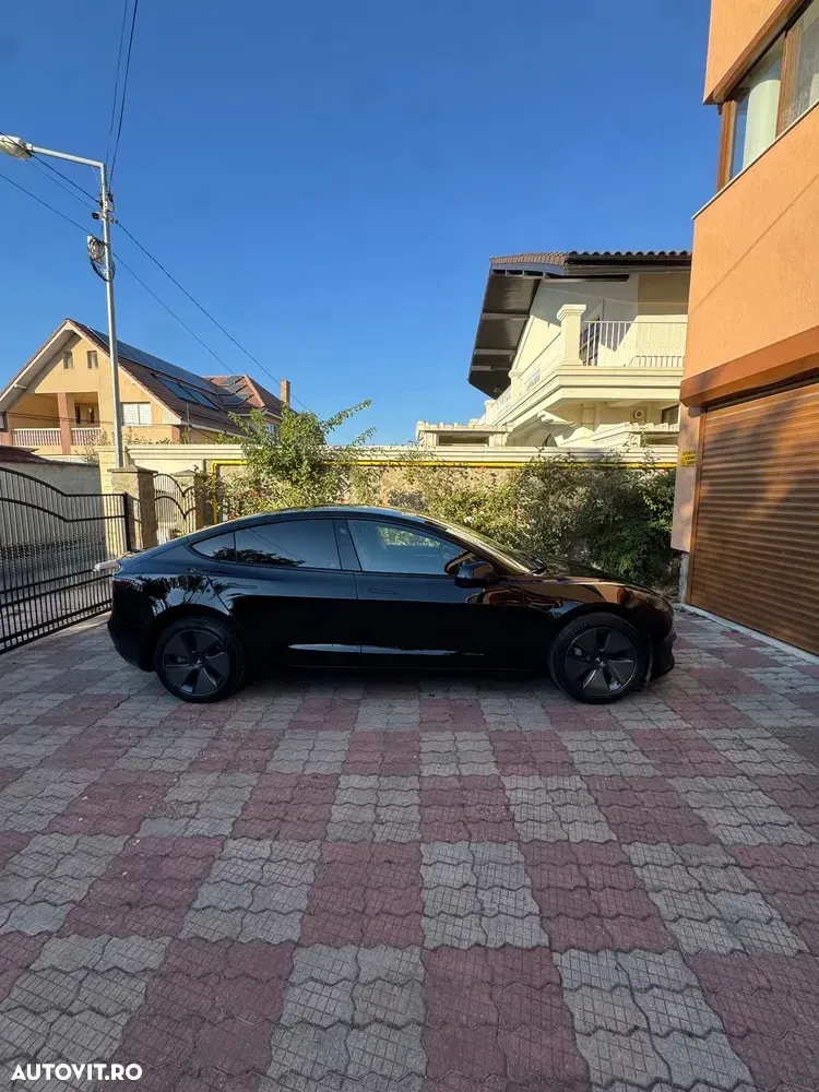 Tesla Model 3 — imagine 3
