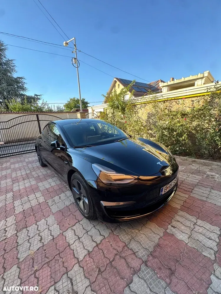 Tesla Model 3 — imagine 2