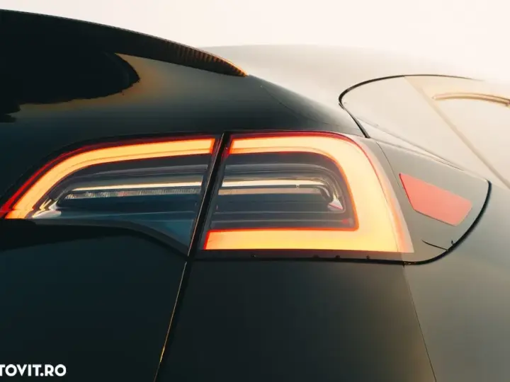 Tesla Model Y AWD Performance