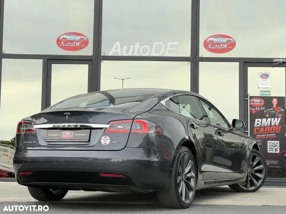 Tesla Model S — imagine 4