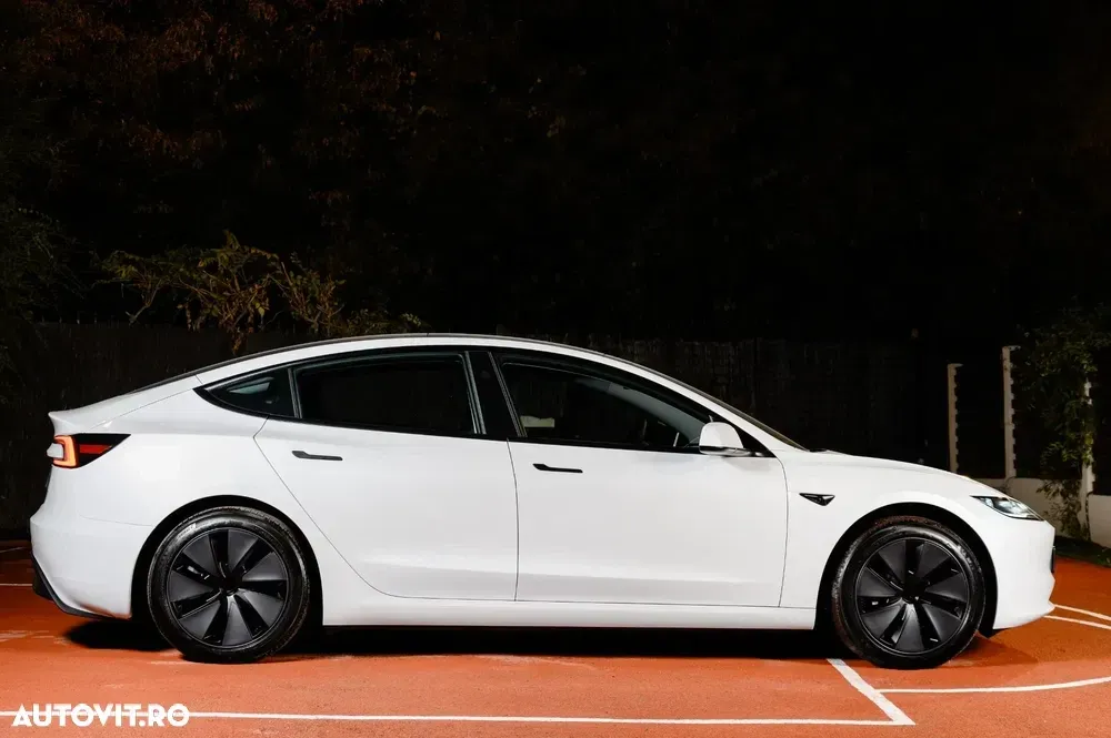 Tesla Model 3 — imagine 6