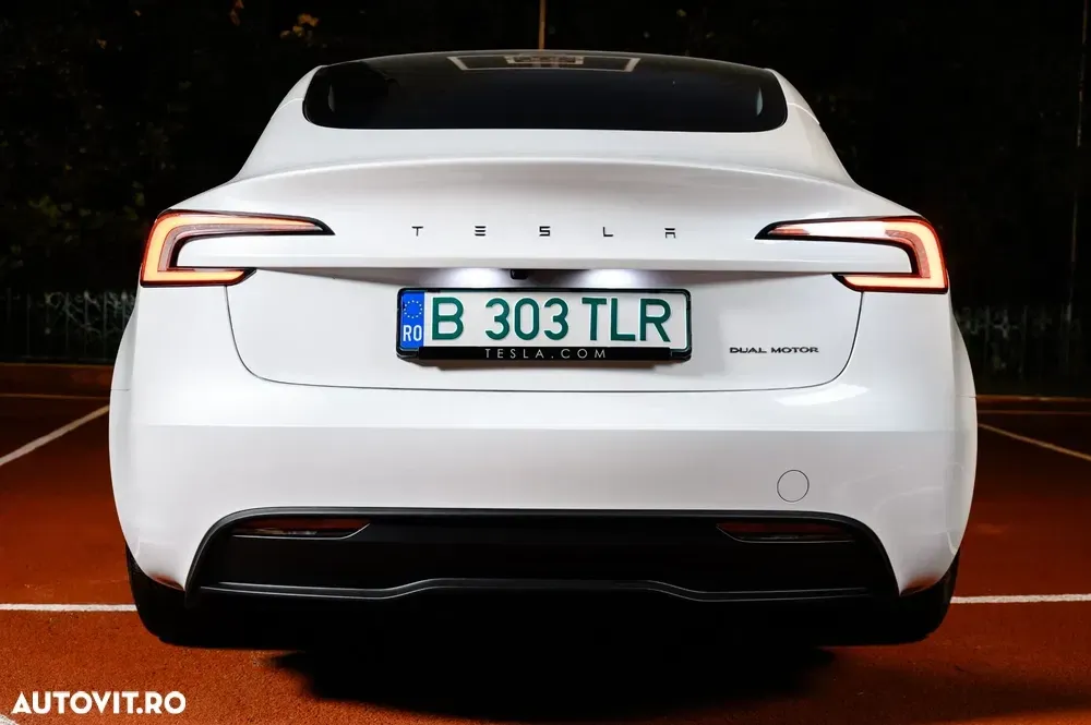 Tesla Model 3 — imagine 3