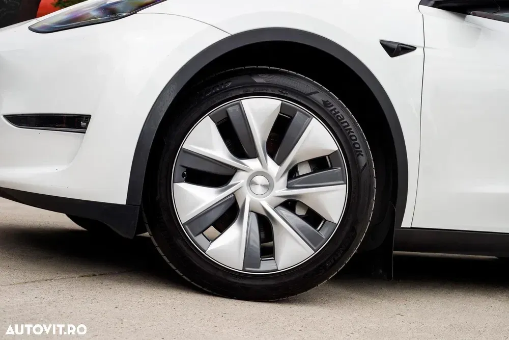 Tesla Model Y Long Range Dual Motor AWD — imagine 6