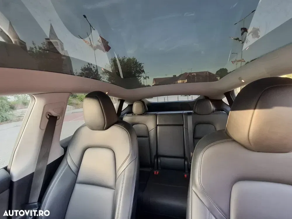 Tesla Model Y — imagine 5