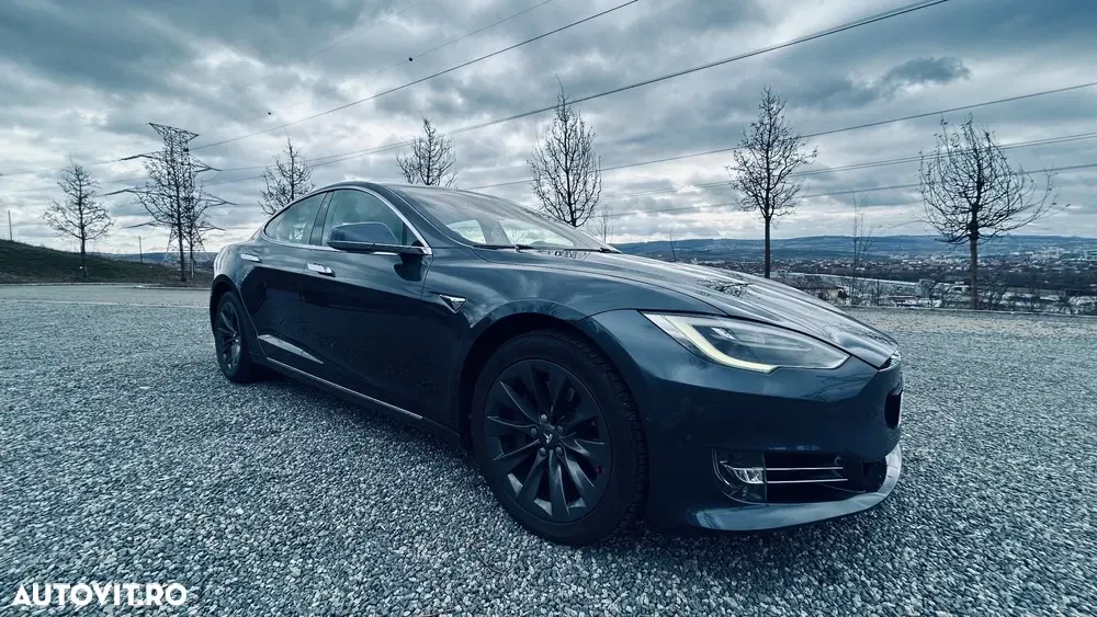 Tesla Model S — imagine 3