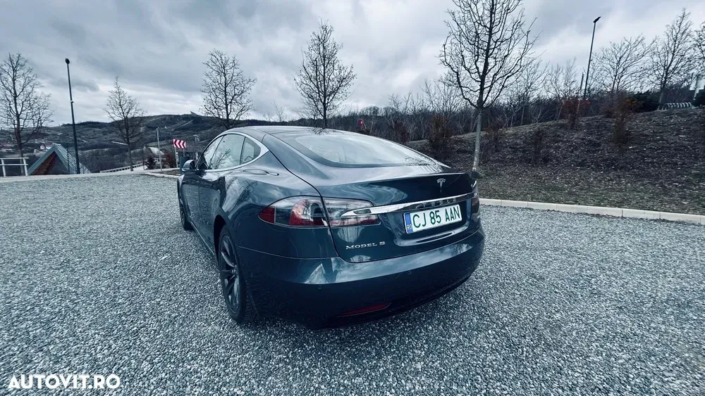 Tesla Model S — imagine 5