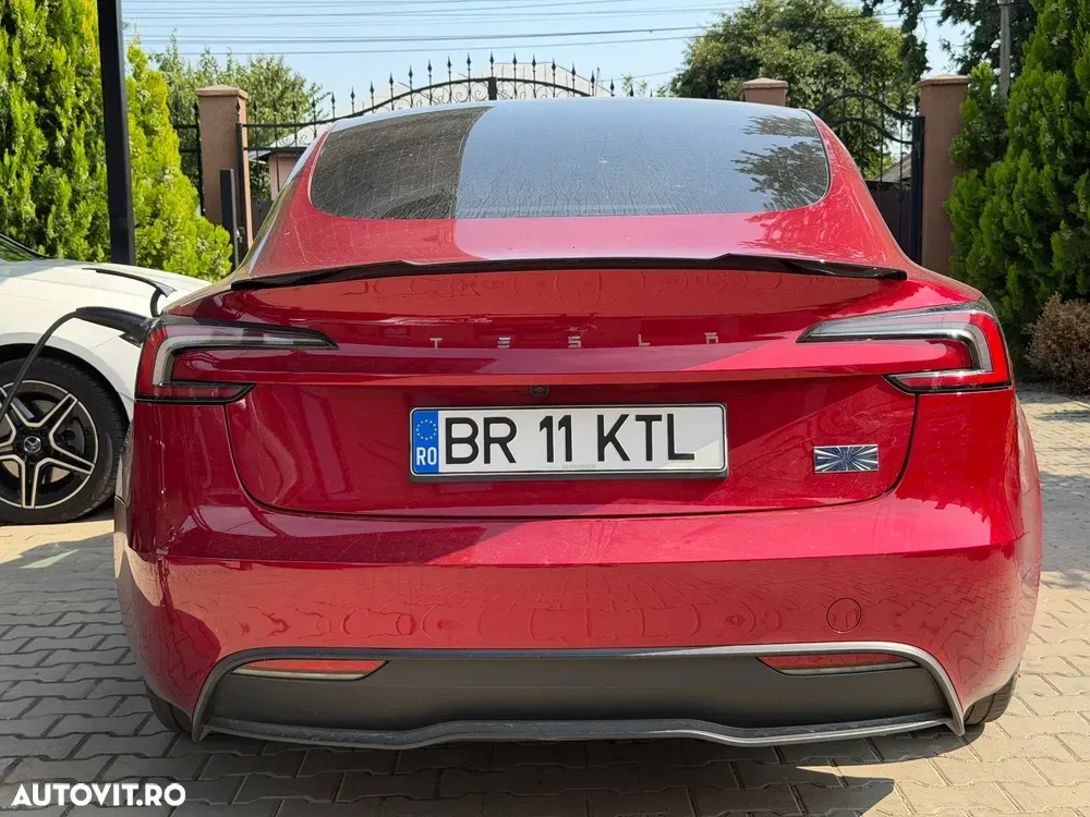 Tesla Model 3 — imagine 5