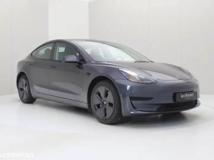 Tesla Model 3 RWD