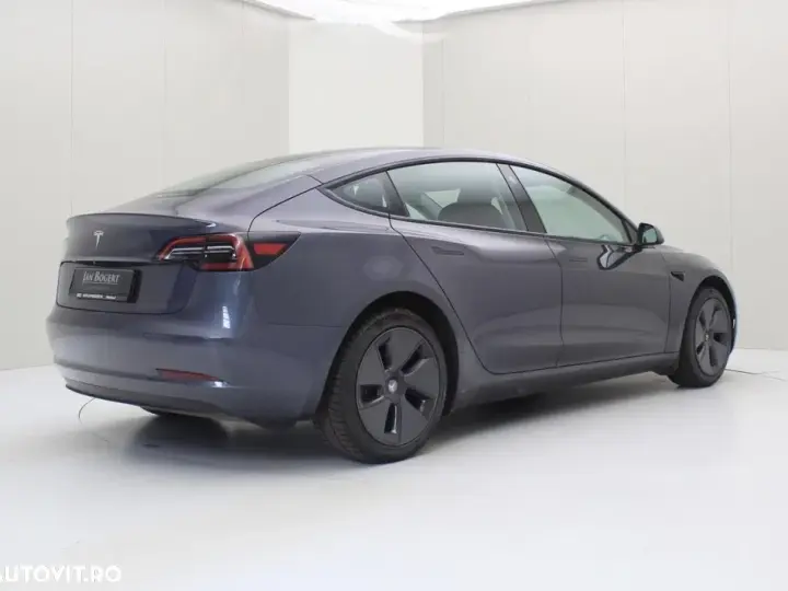 Tesla Model 3 RWD
