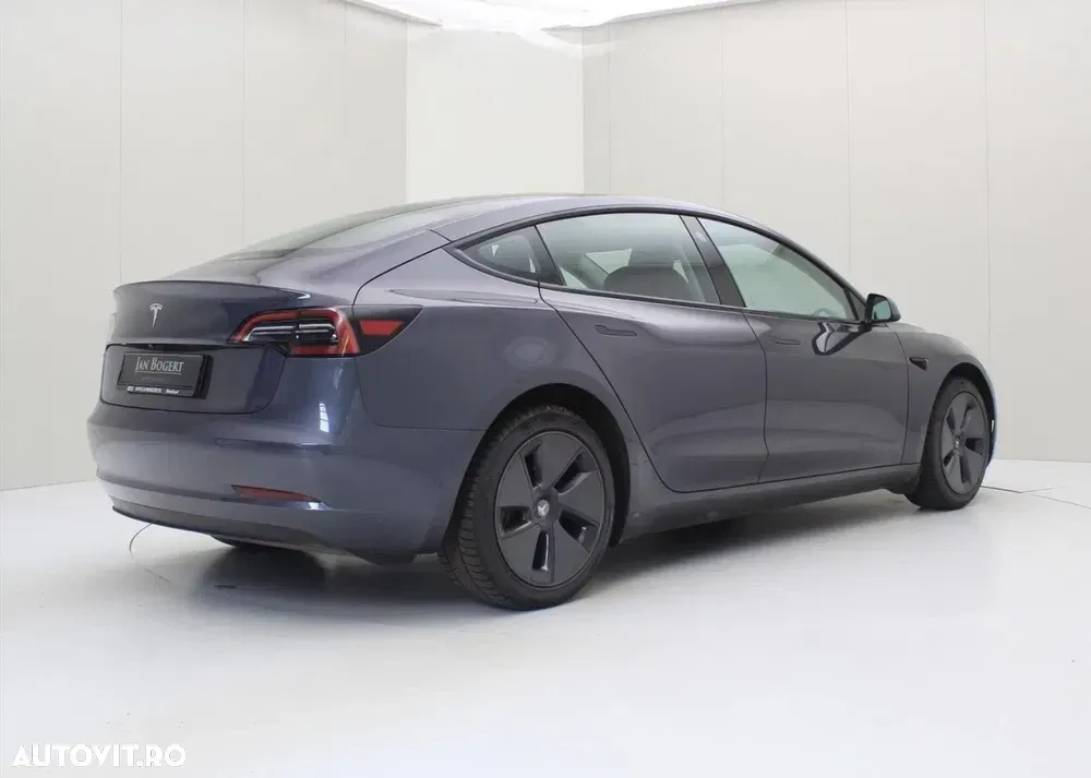 Tesla Model 3 RWD — imagine 4