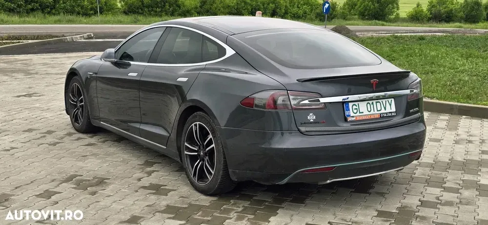 Tesla Model S — imagine 3