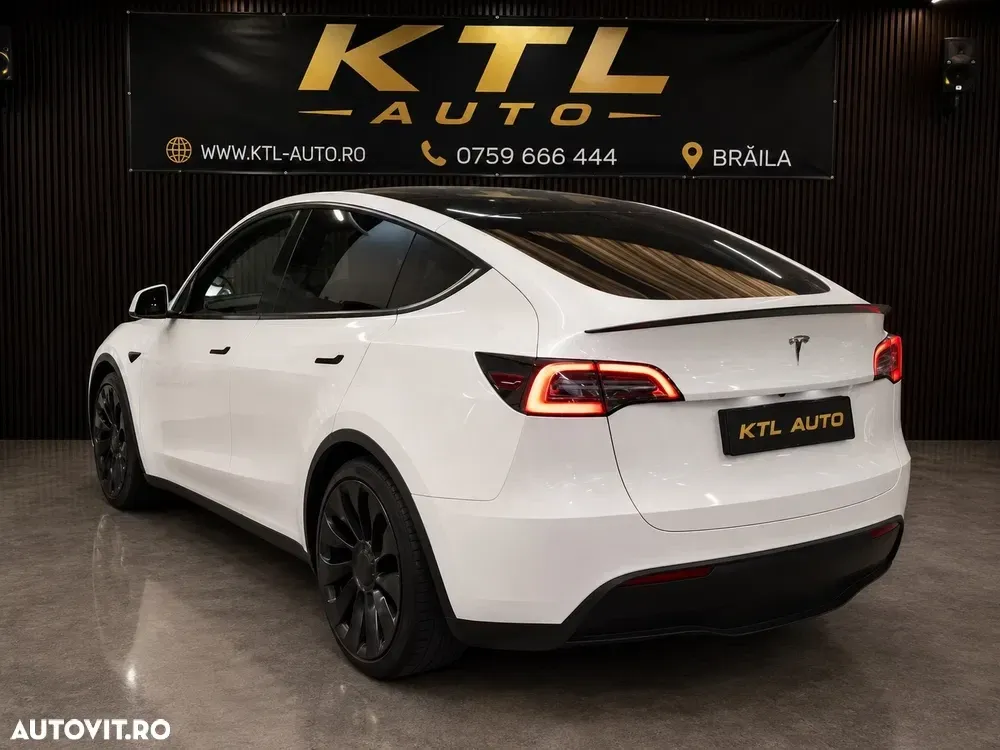 Tesla Model Y — imagine 3