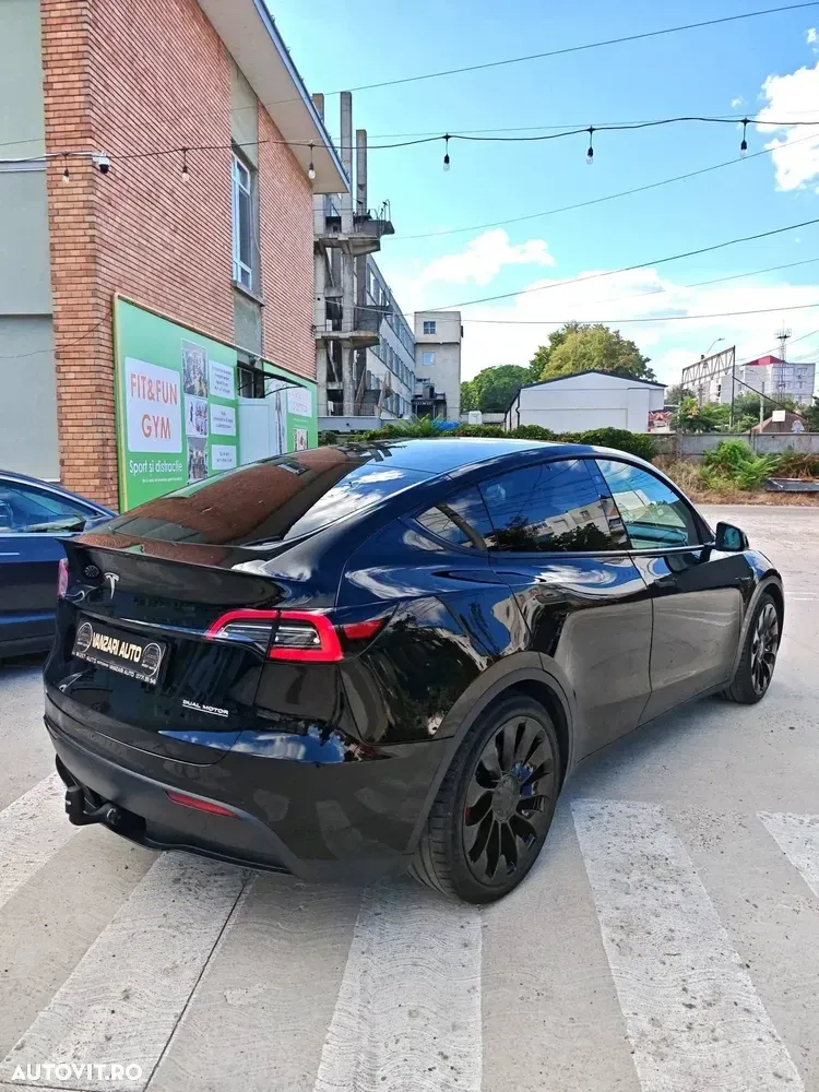 Tesla Model Y — imagine 3