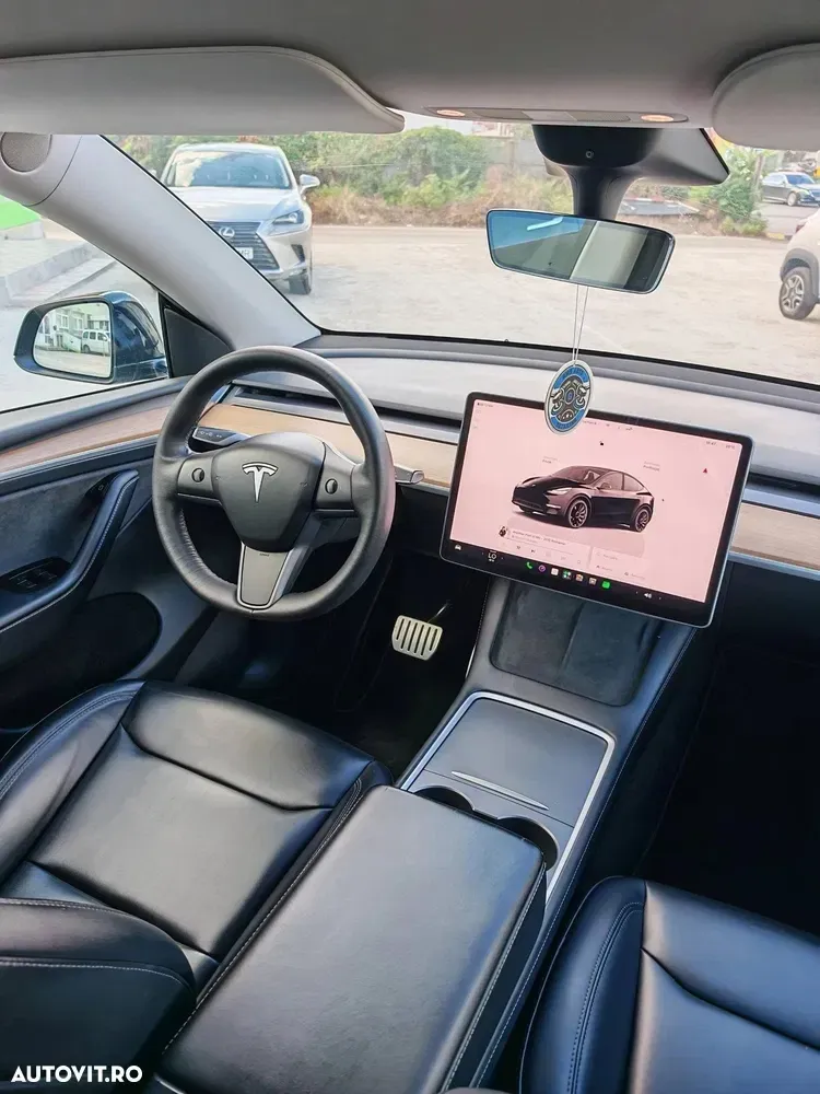 Tesla Model Y — imagine 5