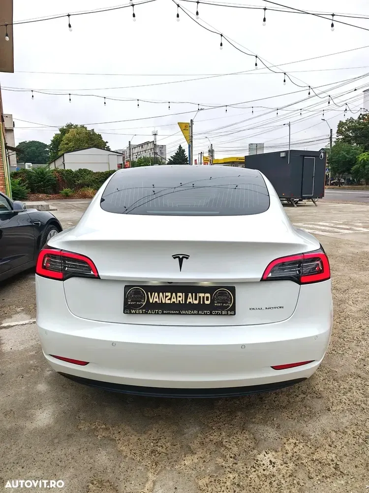 Tesla Model 3 — imagine 5