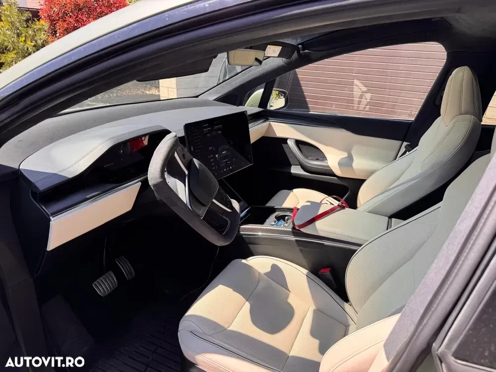 Tesla Model X — imagine 5